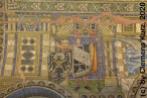 In der alten Vorhalle finden sich noch Reste des umfangreichen Mosaiken-Schmuckes der Kirche.